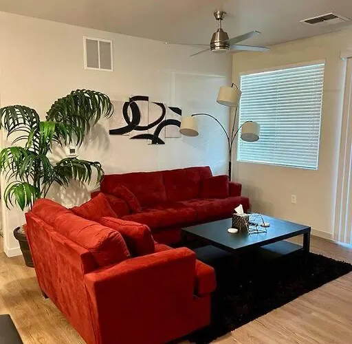 Westgate, Stadium Stunning First Floor 2bed 2bath Apartment *
