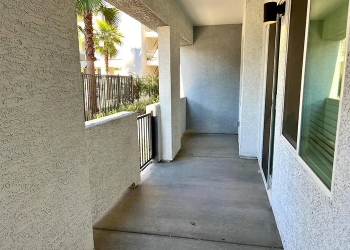 Westgate, Stadium Stunning First Floor 2bed 2bath Apartment *