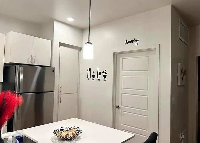 Westgate, Stadium Stunning First Floor 2bed 2bath * Glendale