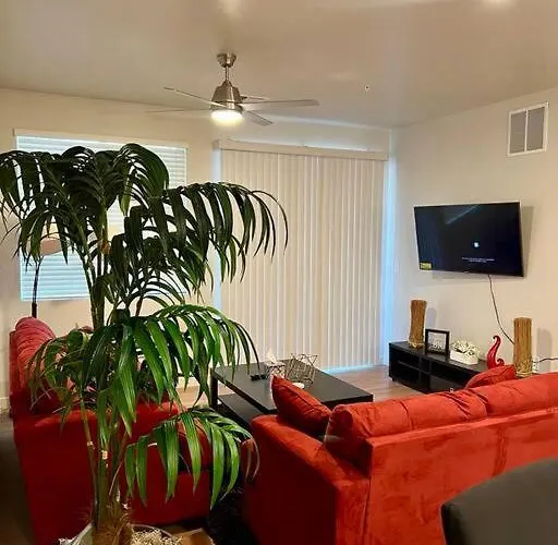 Westgate, Stadium Stunning First Floor 2bed 2bath Apartment *