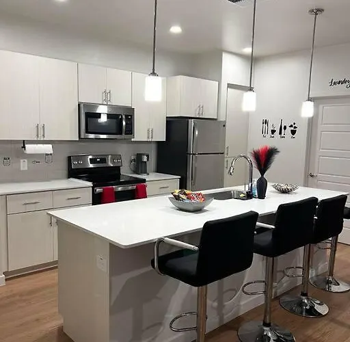 Westgate, Stadium Stunning First Floor 2bed 2bath *