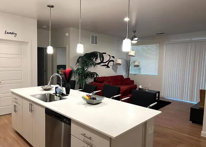Westgate, Stadium Stunning First Floor 2bed 2bath * Glendale